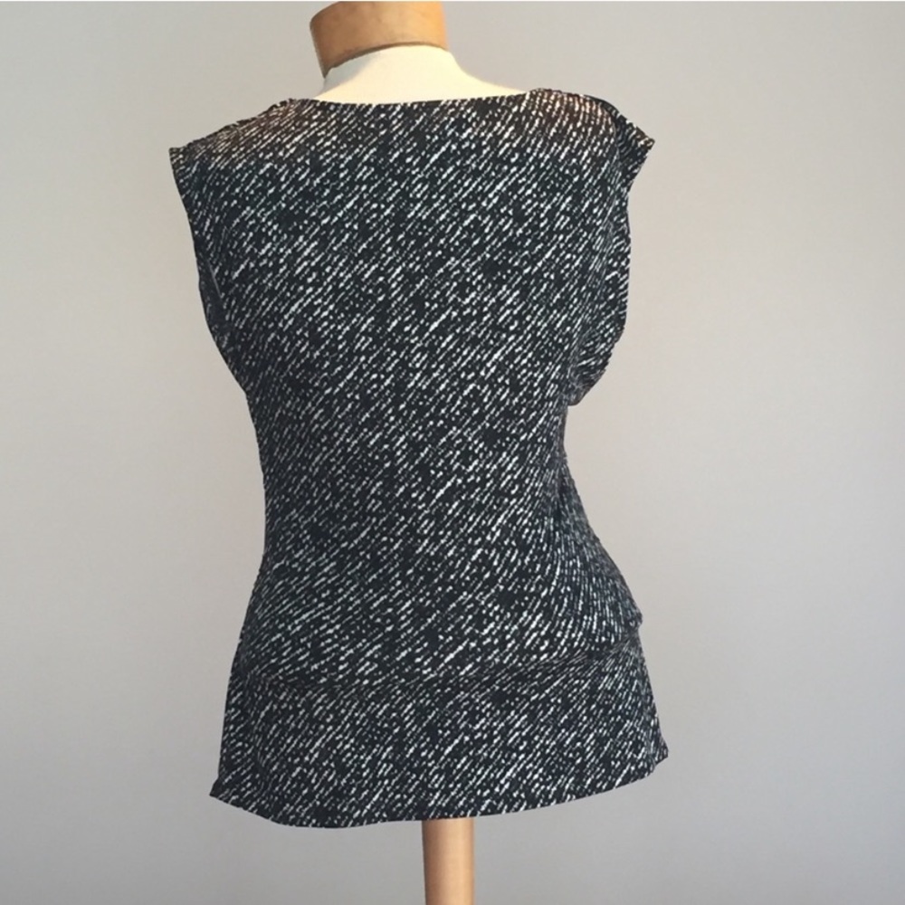Vince Camuto print tank top. Size medium - Picture 4 of 5
